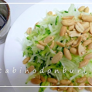 タイ料理　ソムタム(青パパイヤのサラダ)風のサラダ